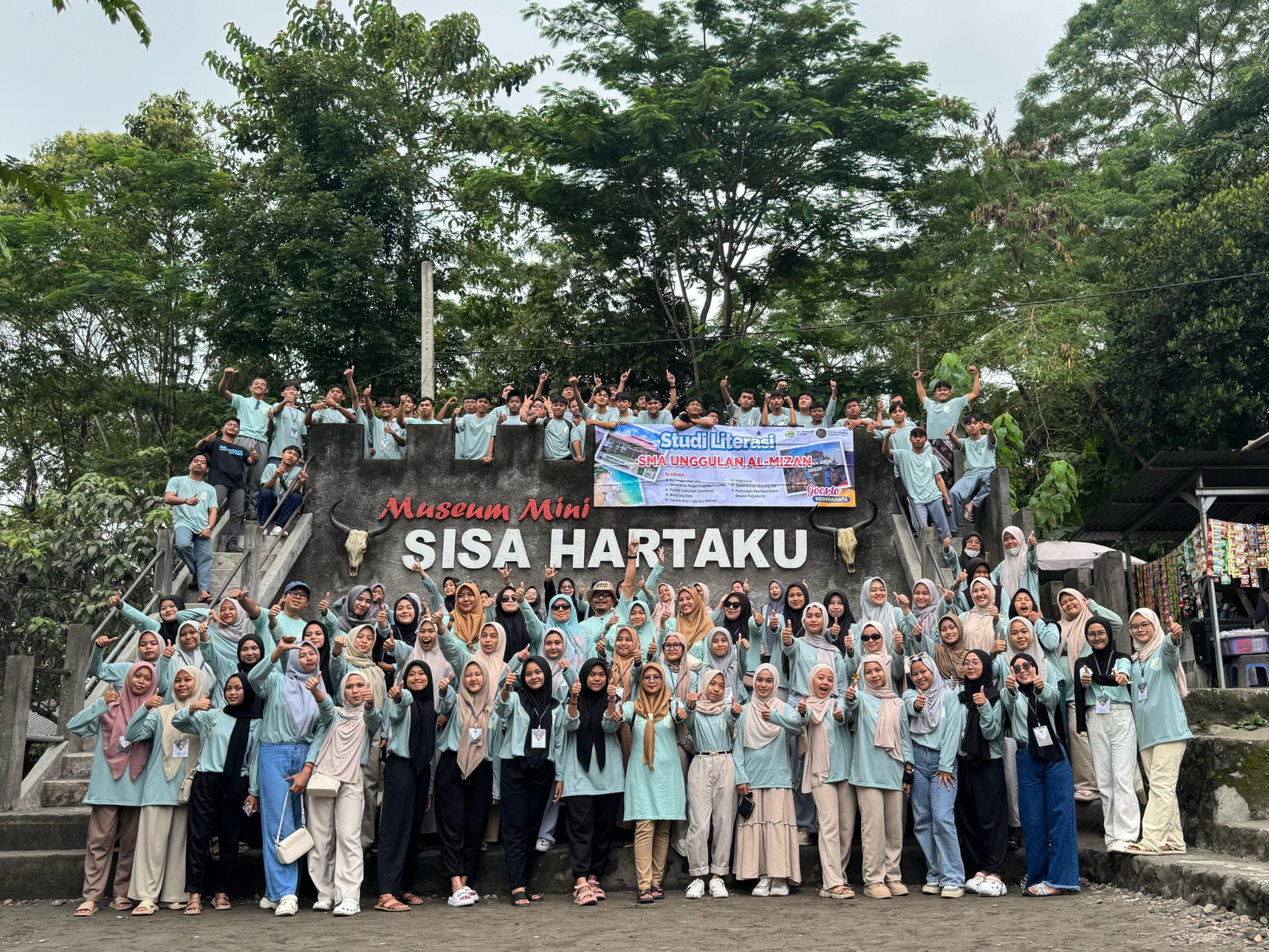SMA Unggulan Al-Mizan Goes to Yogyakarta Eksplorasi Ilmu dan Kebersamaan